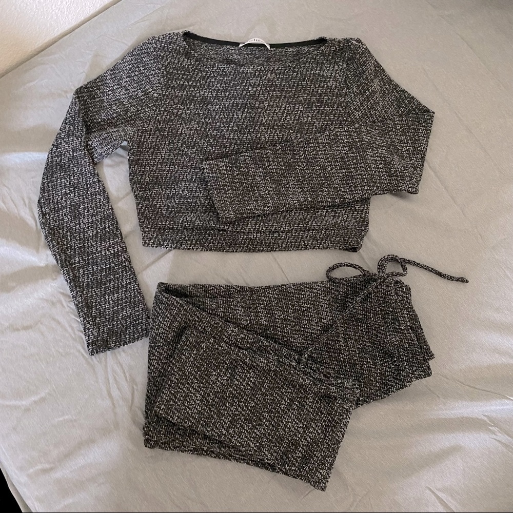 Beluga Set; long sleeve crop top and long pants